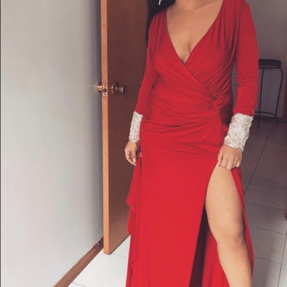 Red prom dress 🌹